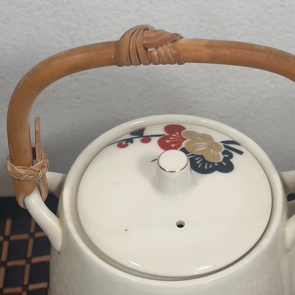 Vintage Asian Cherry Blossom Japanese Small Teapot with 4 Teacups Porcelain - Picture 13 of 16